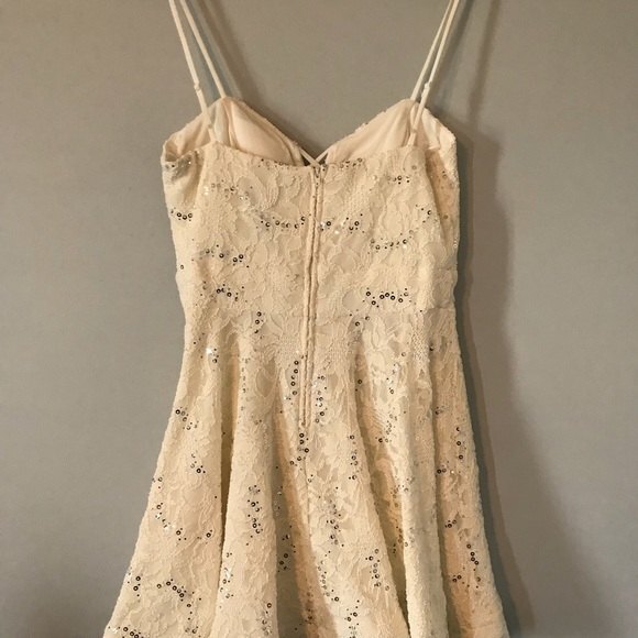 B. Smart Spaghetti Strap Mini Cream Color Eyelet Skater Style Dress Size 9 - Picture 3 of 4